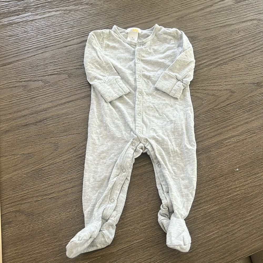 Bloomie’s baby gray footies